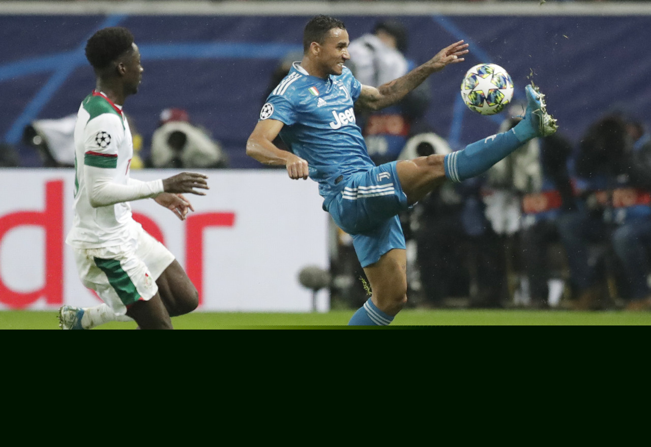 斯基拉：達(dá)尼洛越來(lái)越接近那不勒斯，利雅得勝利和曼聯(lián)進(jìn)行了咨詢