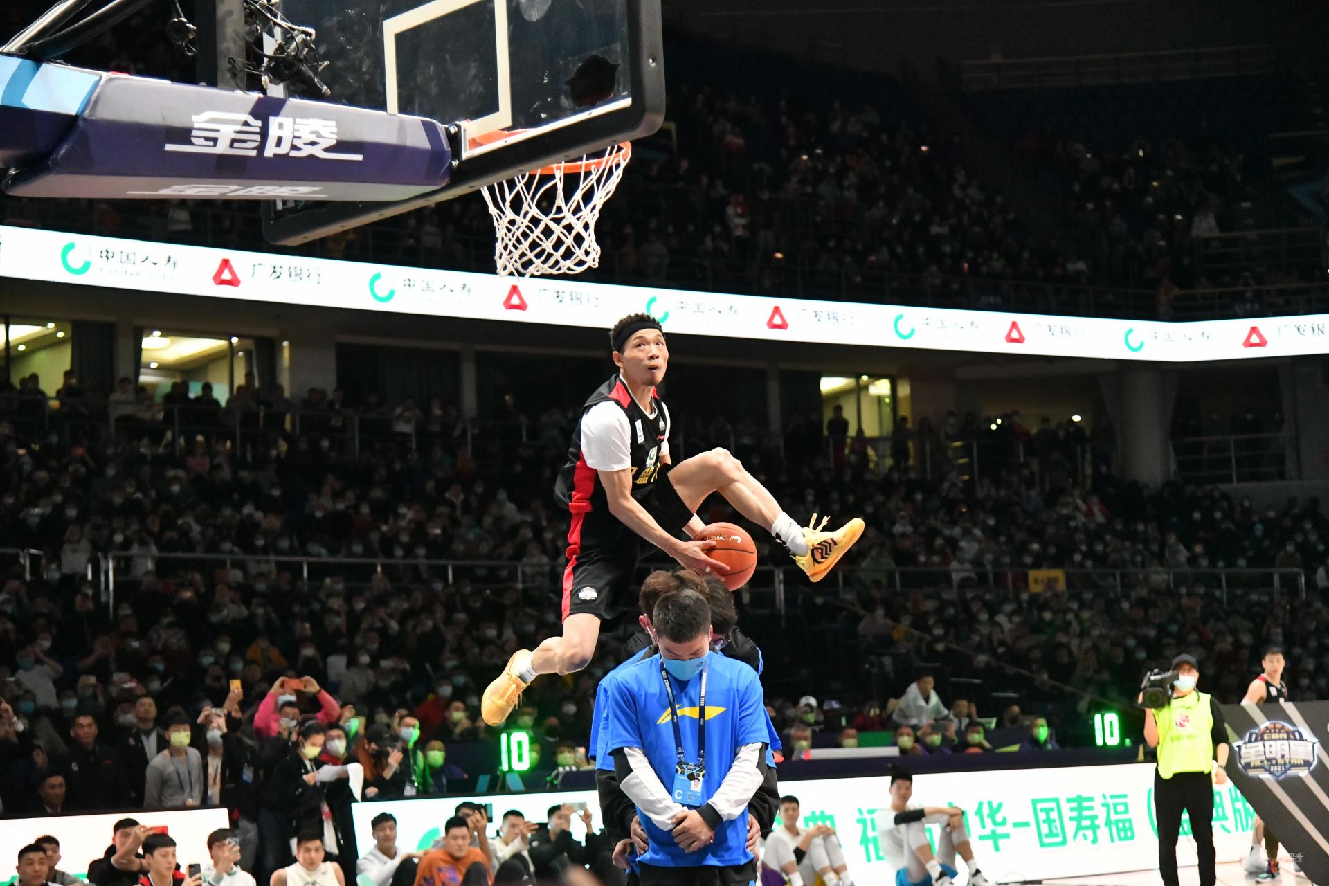 小牛拒絕執(zhí)行諾天王2500萬選項 今夏將提供新約_北京時間 小牛拒絕執(zhí)行諾天王2500萬選項 今夏將提供新約_北京時間