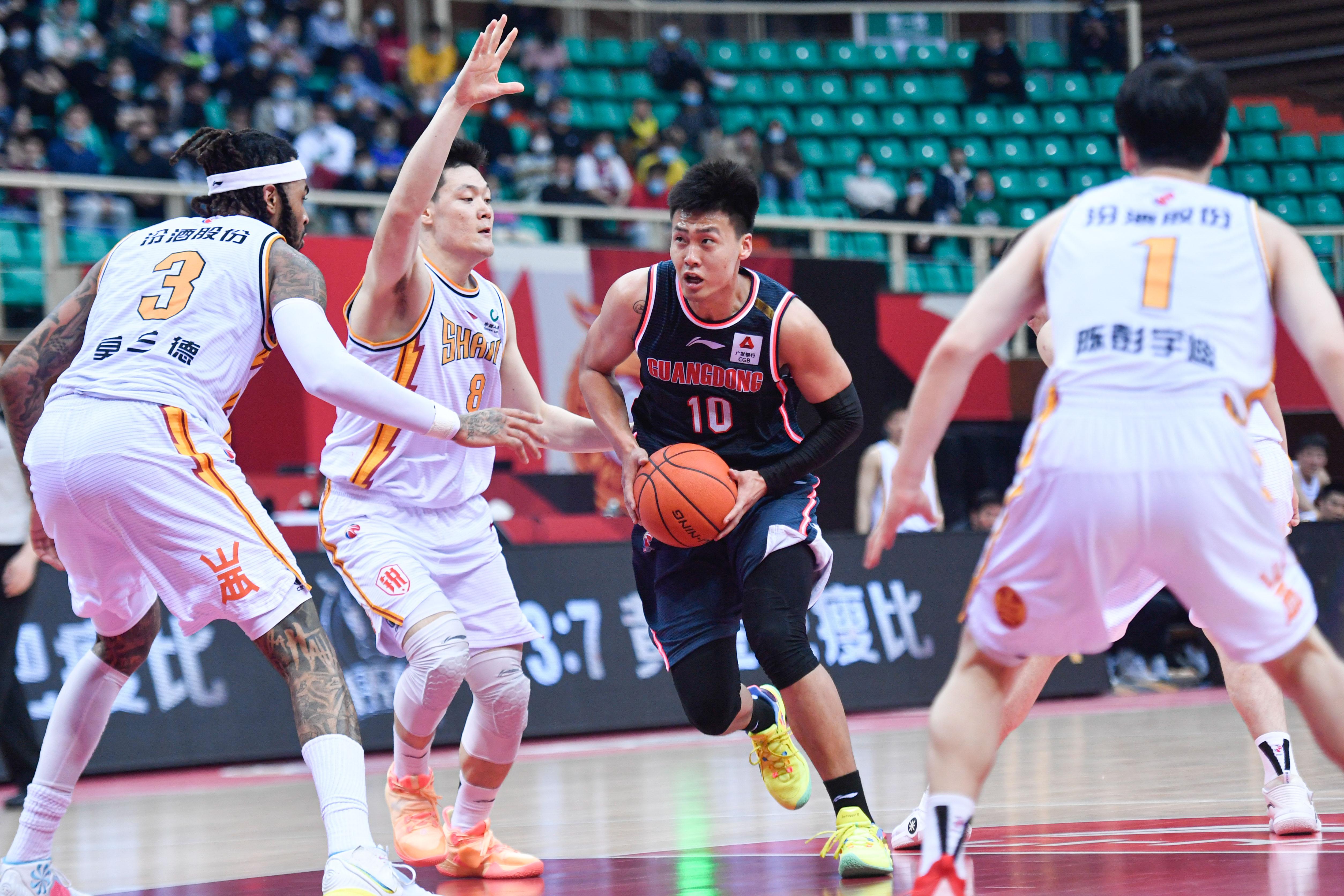 遼寧男籃戰(zhàn)勝?gòu)V東晉級(jí)CBA總決賽